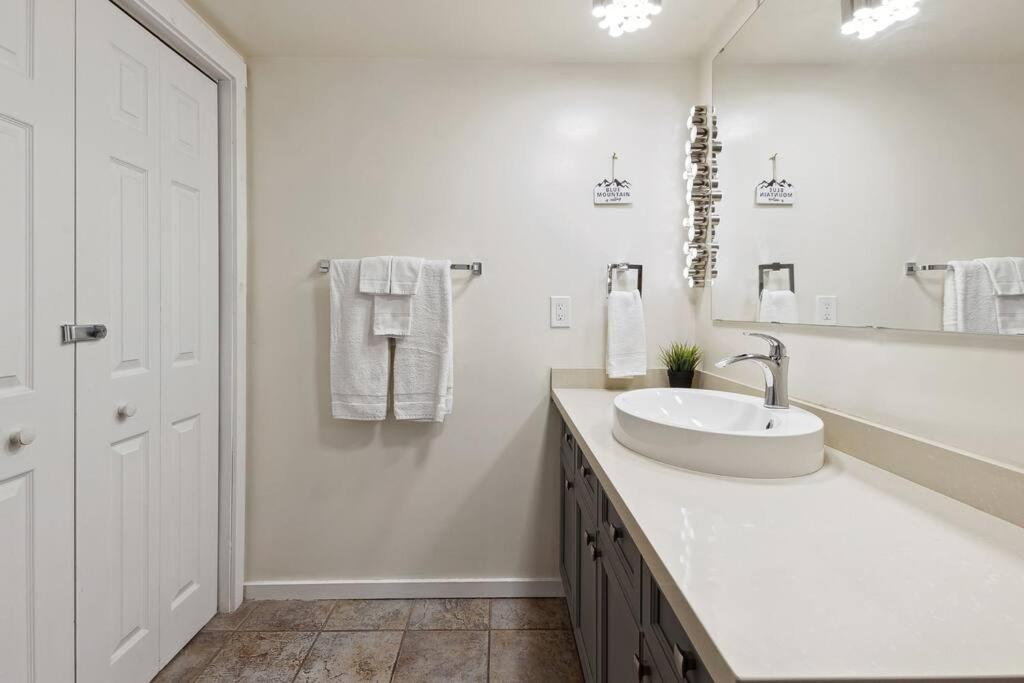 Appartamento Whispering Pines Escape Collingwood Esterno foto