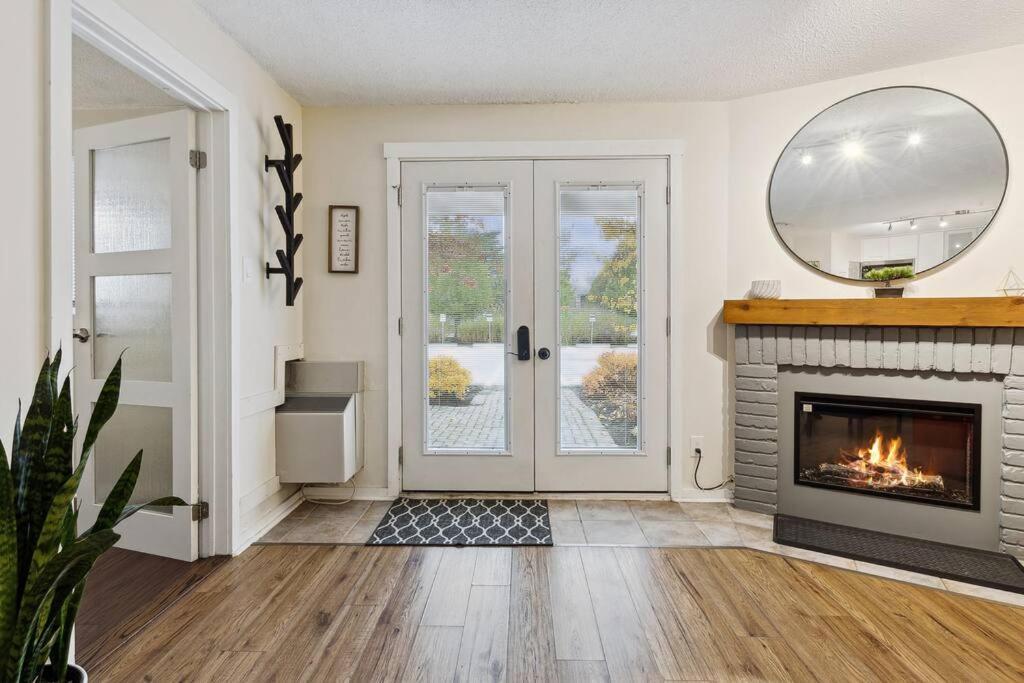Appartamento Whispering Pines Escape Collingwood Esterno foto